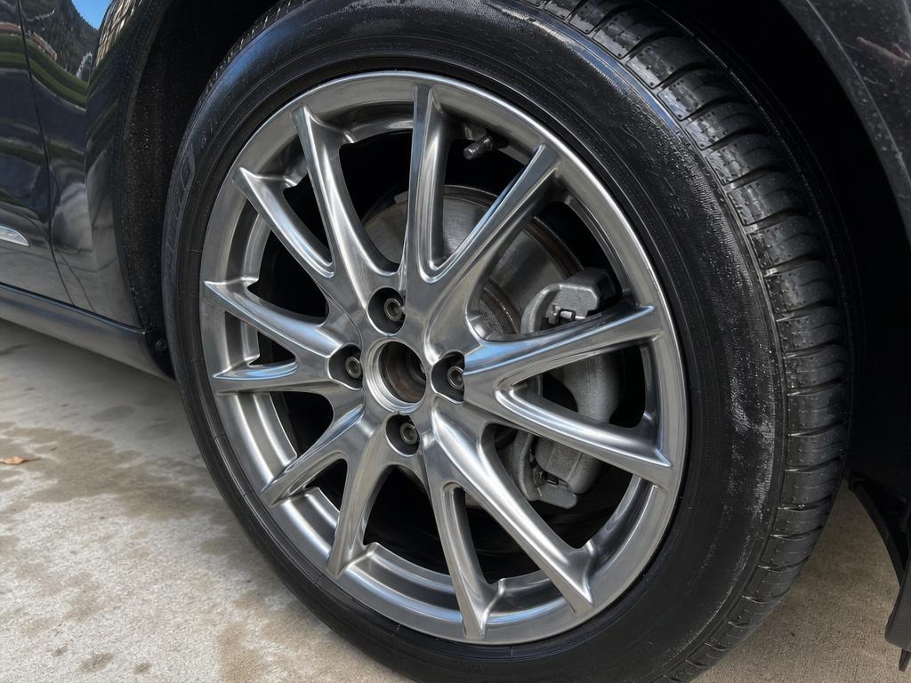 Detailed wheel and tire shine